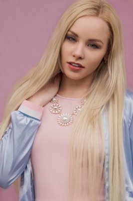 Lola Taylor